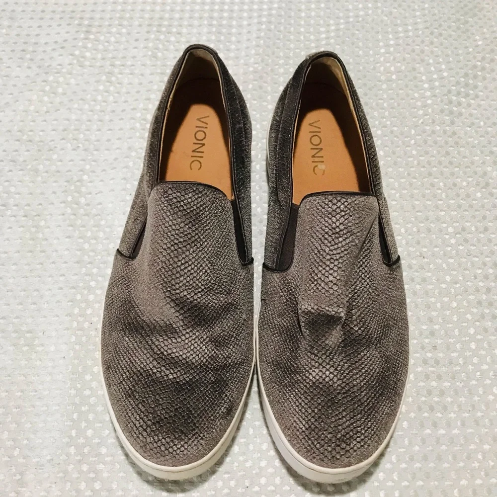 Vionic sneakers‎